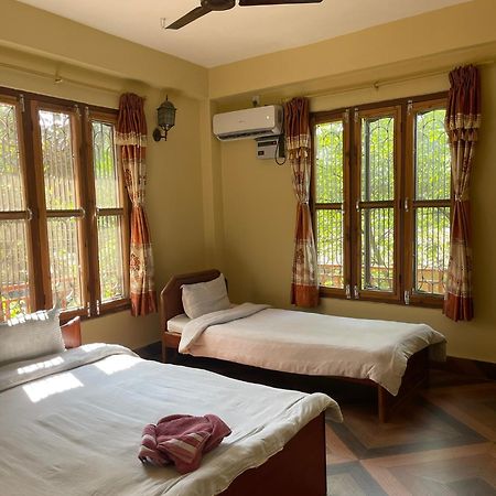 Tara Guesthouse - Sauraha,Chitwan Bagian luar foto
