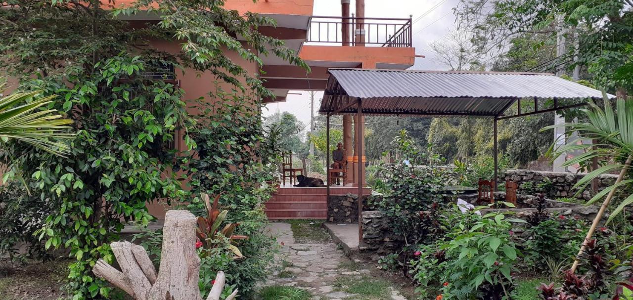 Tara Guesthouse - Sauraha,Chitwan Bagian luar foto
