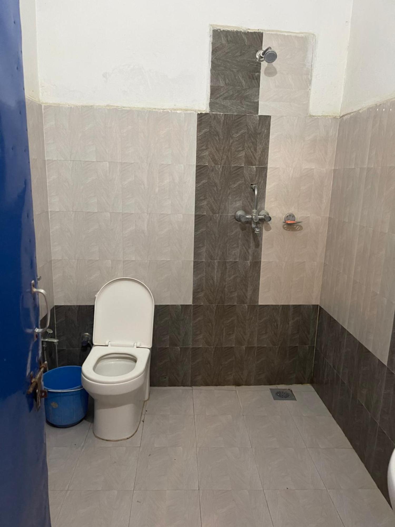 Tara Guesthouse - Sauraha,Chitwan Bagian luar foto