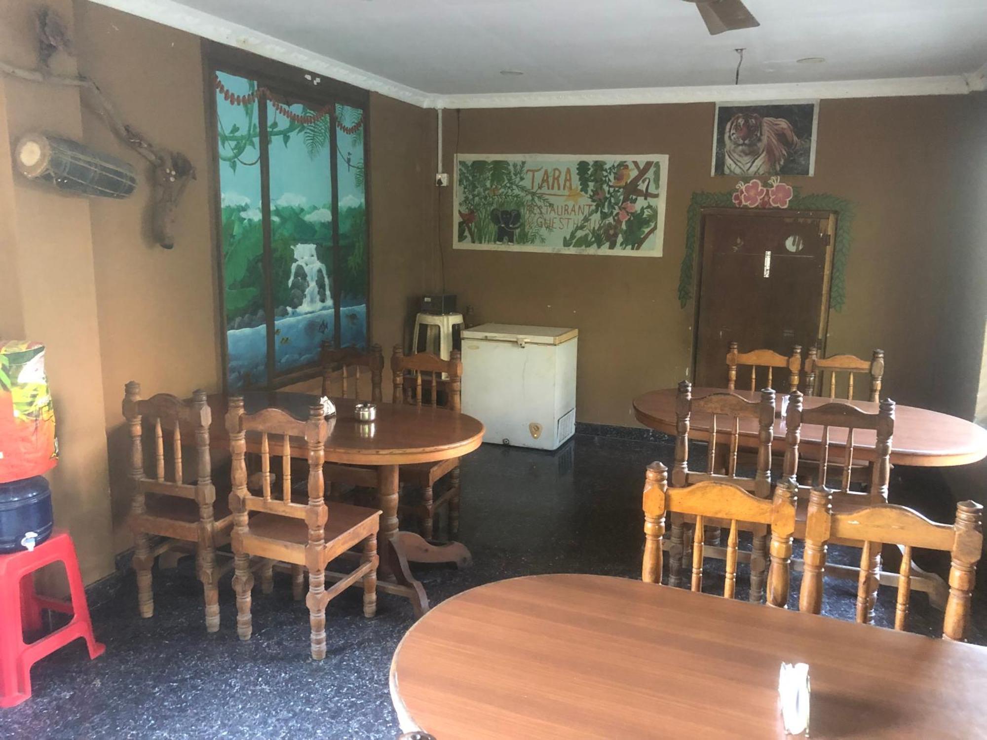 Tara Guesthouse - Sauraha,Chitwan Bagian luar foto