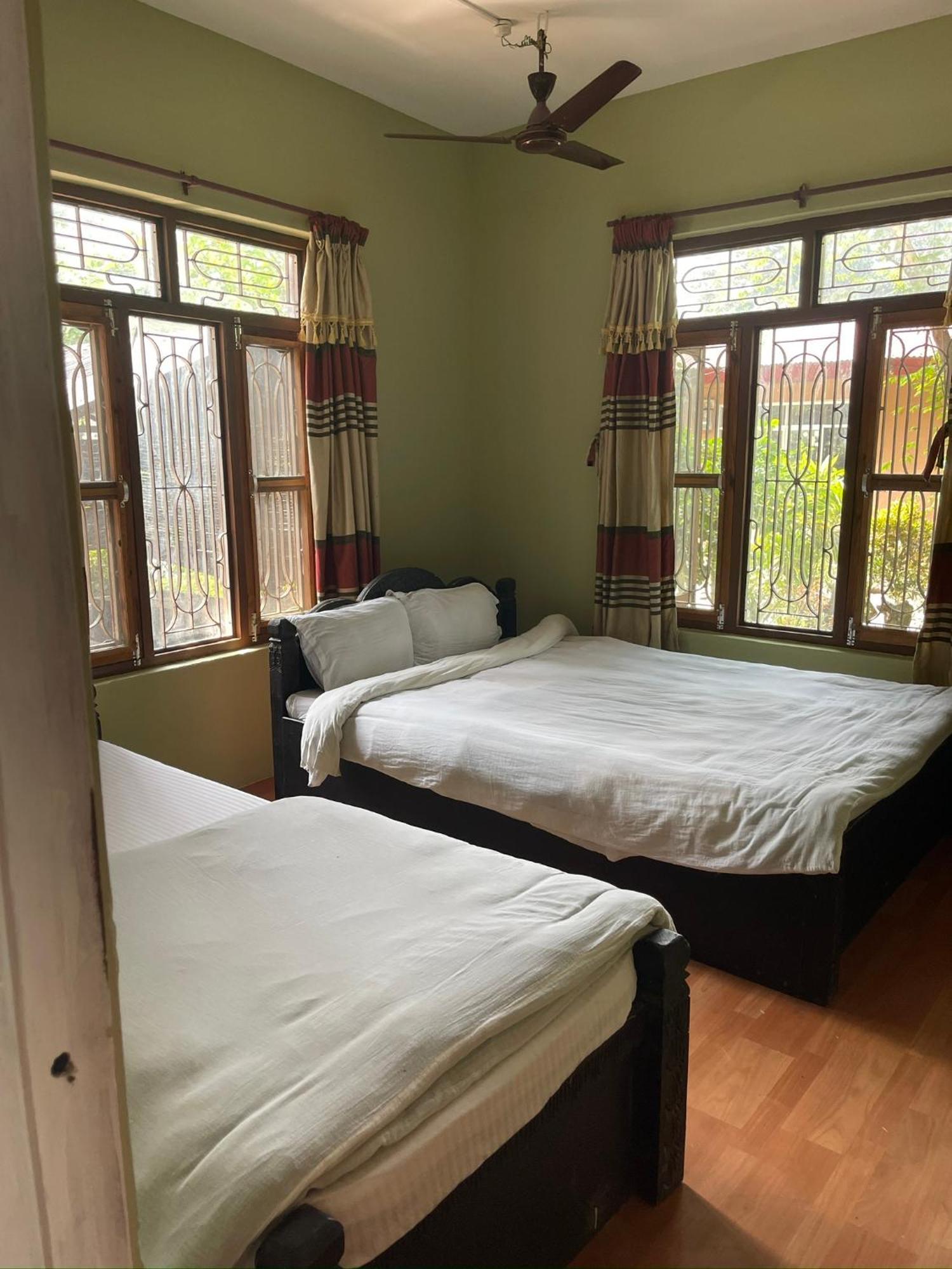 Tara Guesthouse - Sauraha,Chitwan Bagian luar foto
