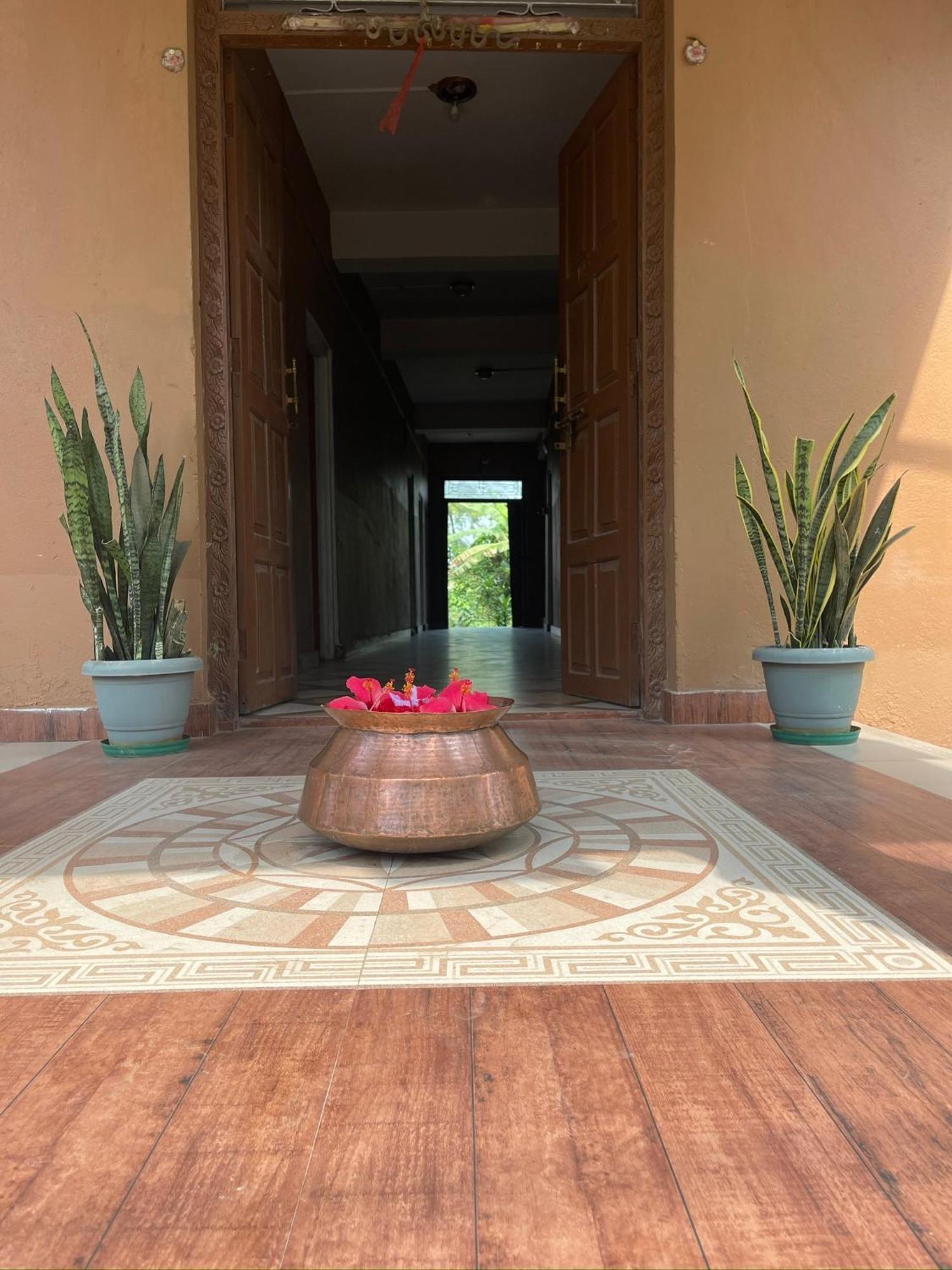 Tara Guesthouse - Sauraha,Chitwan Bagian luar foto