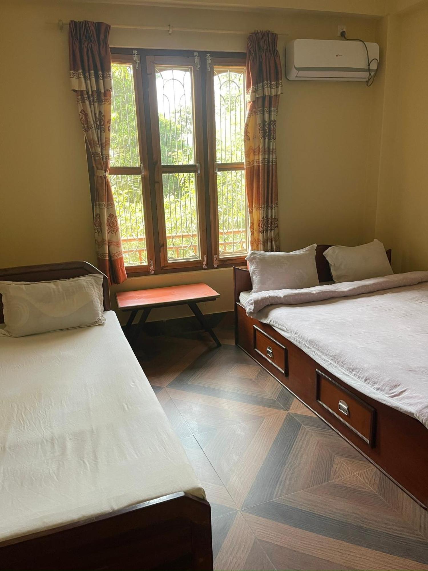 Tara Guesthouse - Sauraha,Chitwan Bagian luar foto