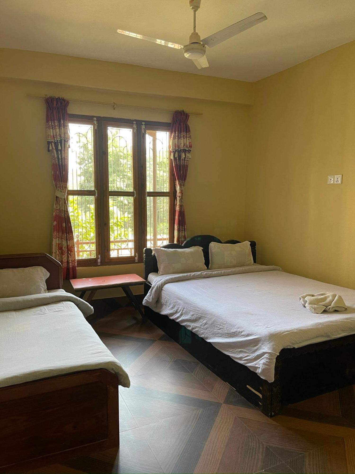 Tara Guesthouse - Sauraha,Chitwan Bagian luar foto