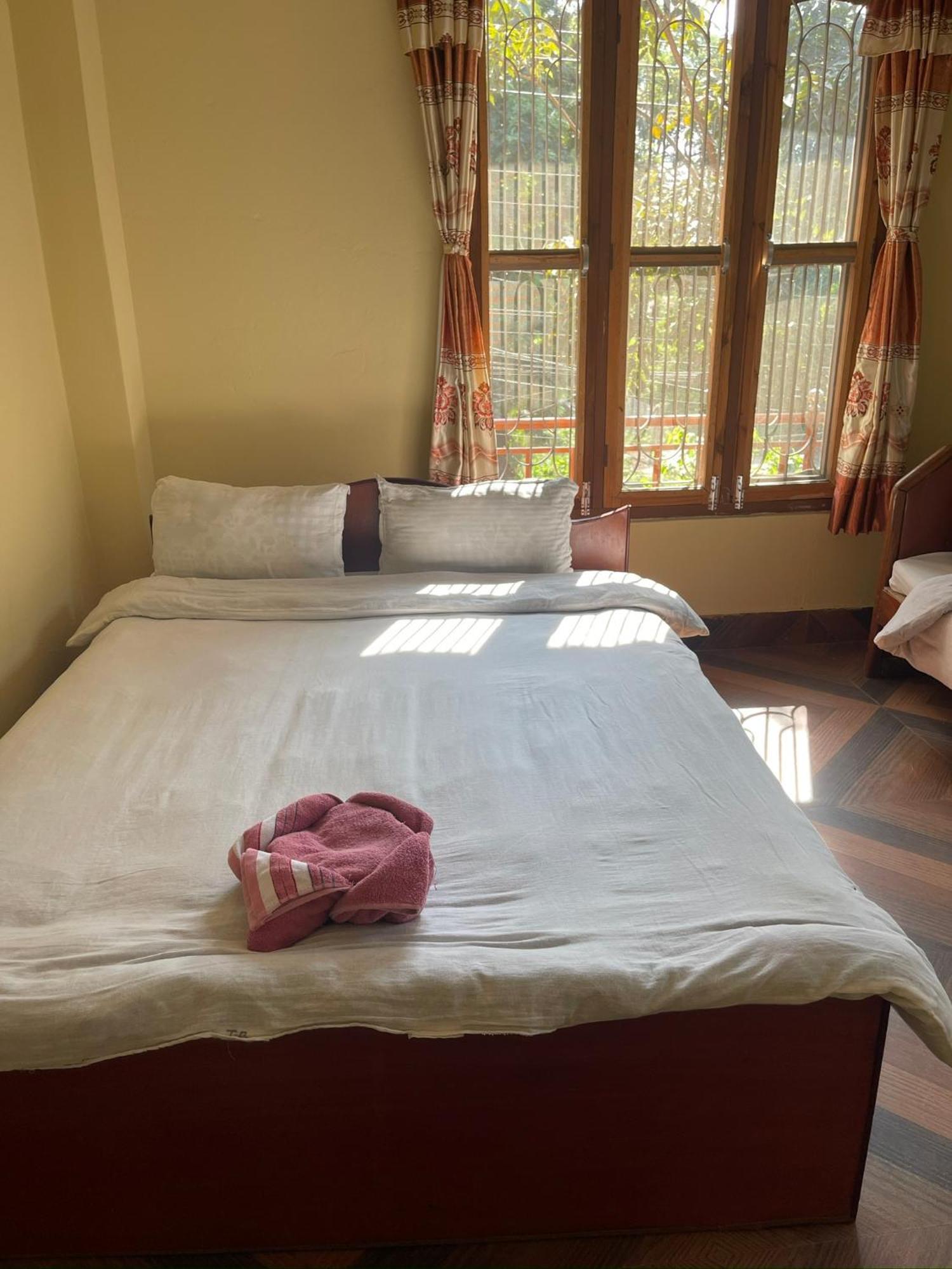 Tara Guesthouse - Sauraha,Chitwan Bagian luar foto