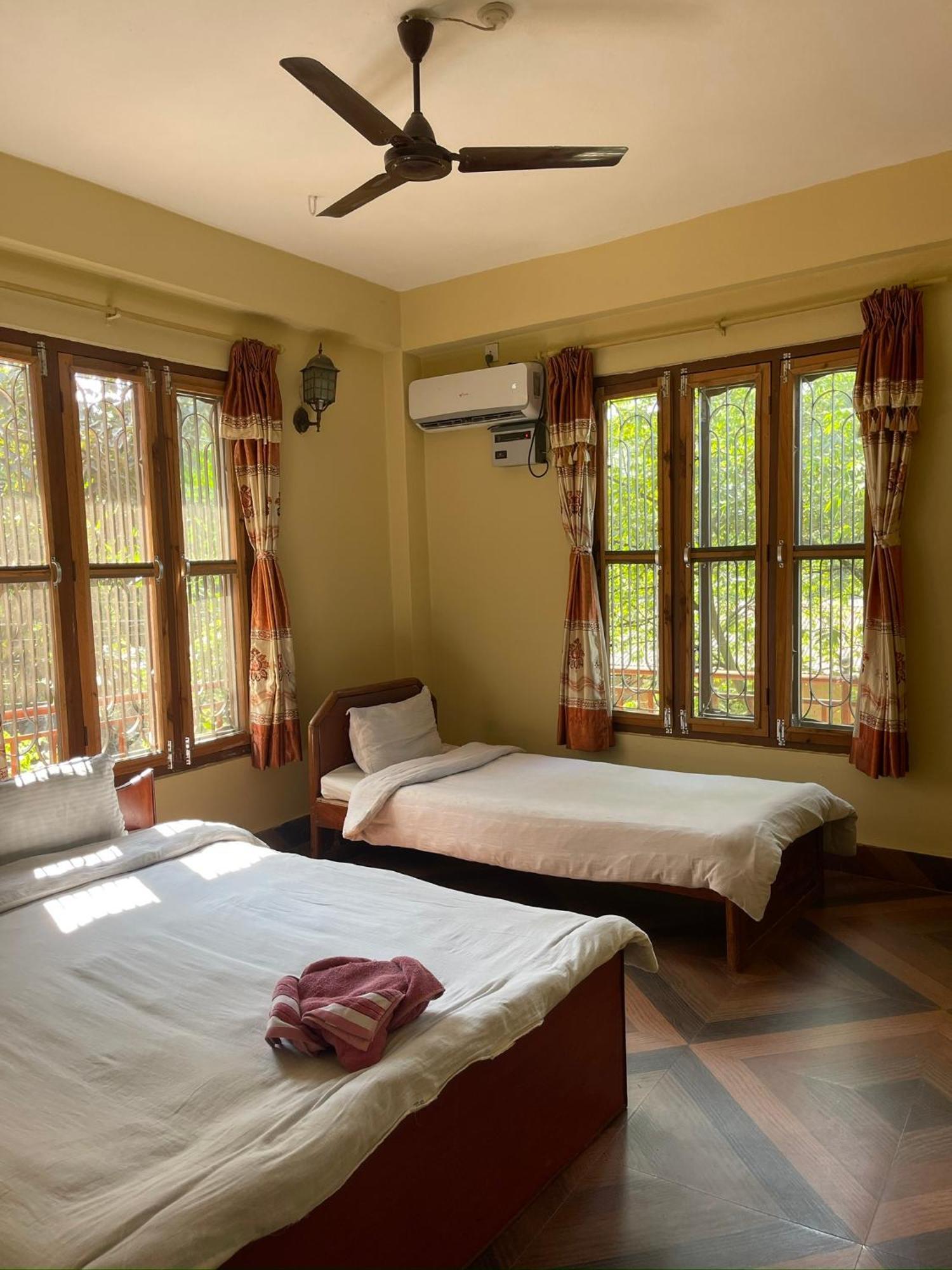 Tara Guesthouse - Sauraha,Chitwan Bagian luar foto