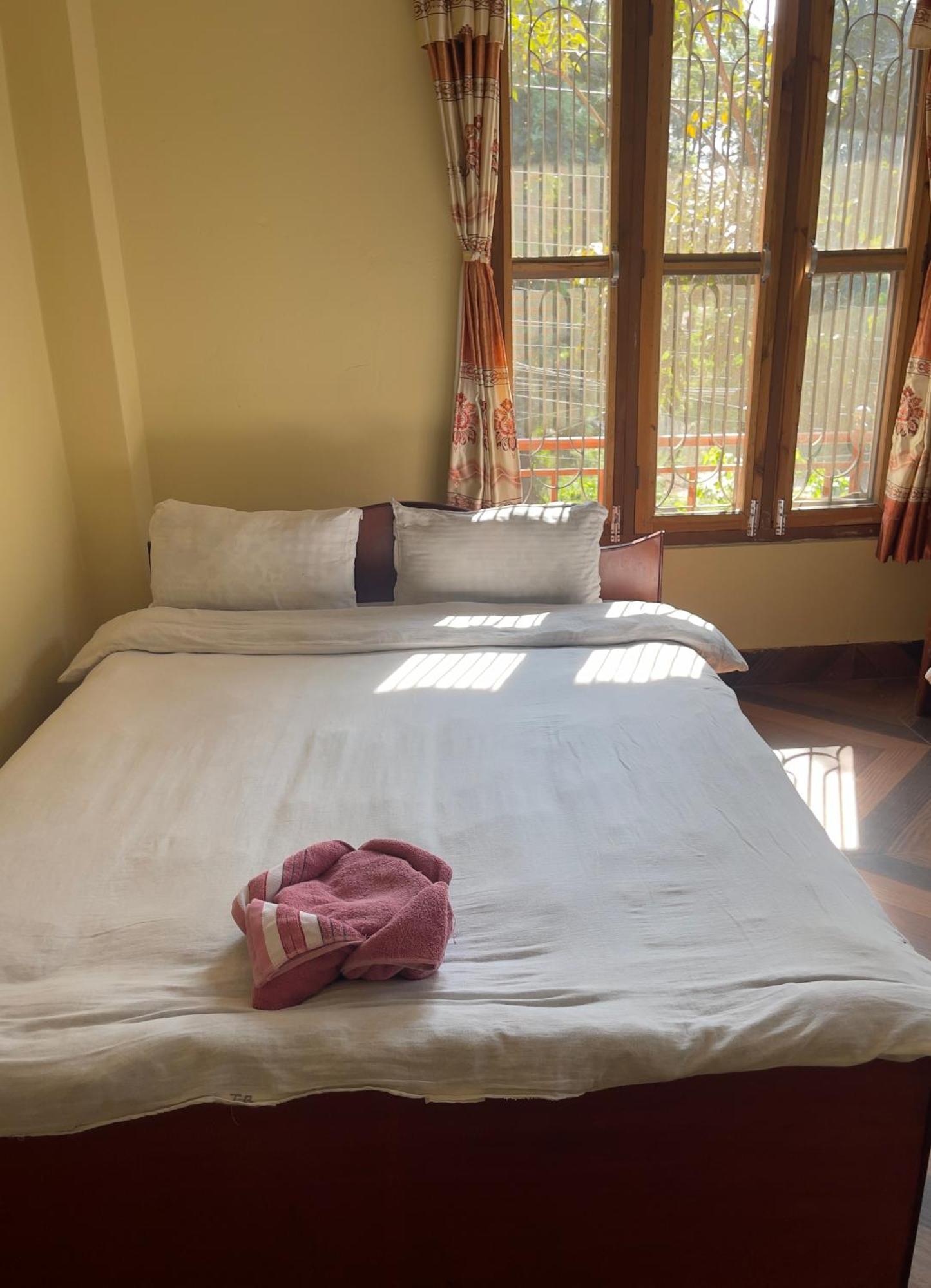 Tara Guesthouse - Sauraha,Chitwan Bagian luar foto